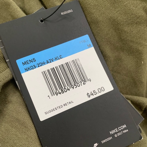 NEW NIKE TAMPA BAY BUCCANEERS LONG SLEEVE SHIRT SIZE: M - Picture 2 of 4